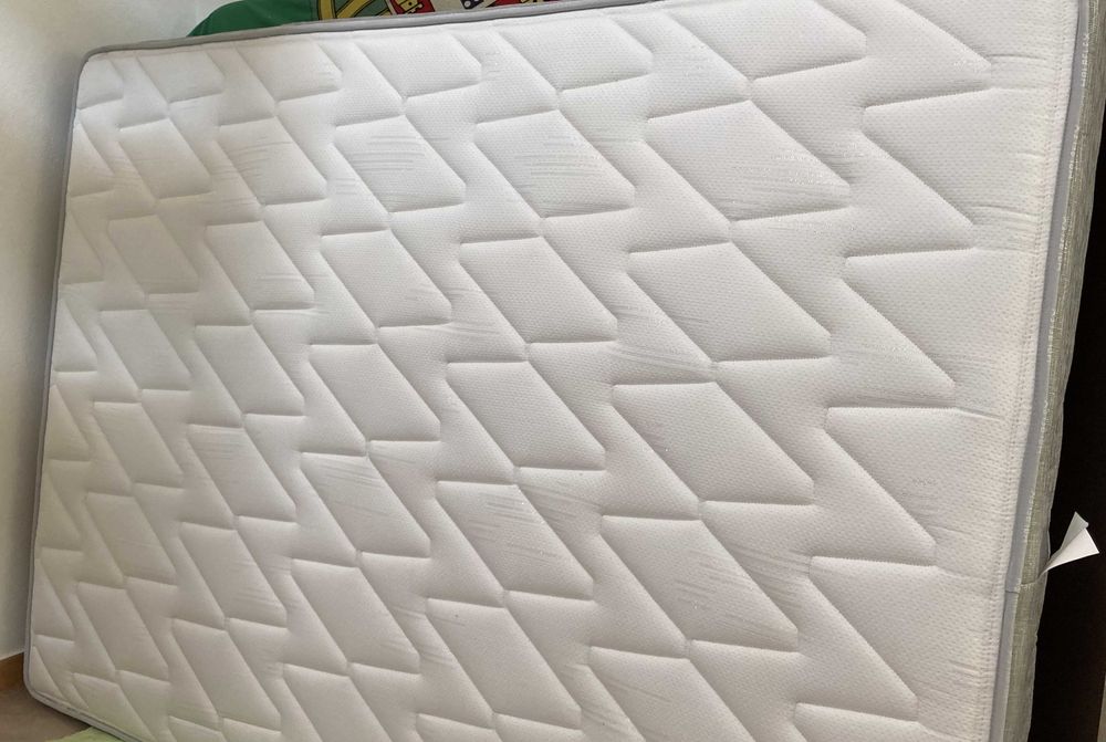 Cama e Almofada Pikolin  + Colchão Molaflex (Novos)