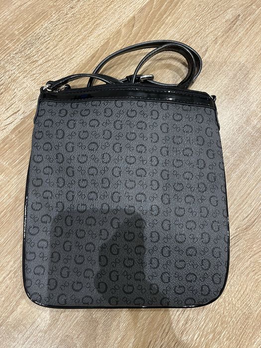 Carteira Guess com monograma