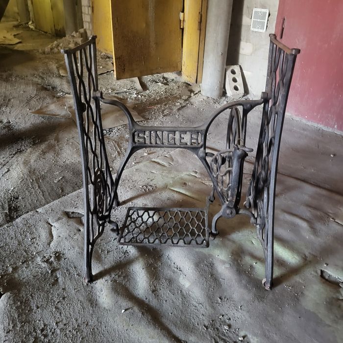 Подставка от швейной машинки Singer: 1 500 грн. - Швейные машины и