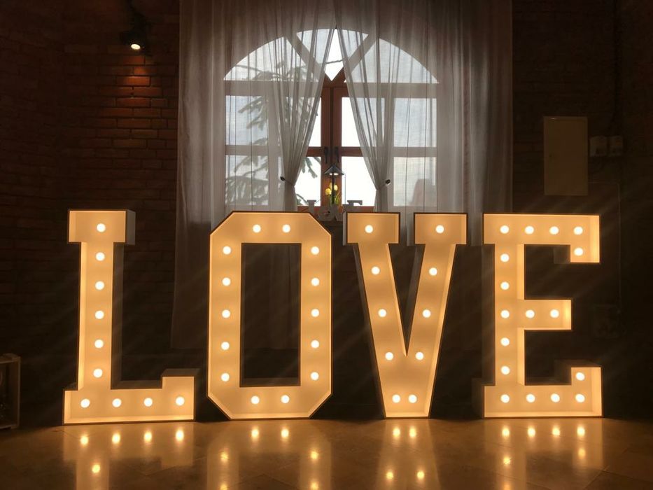 Napis Miłość Love (ciężki dym)