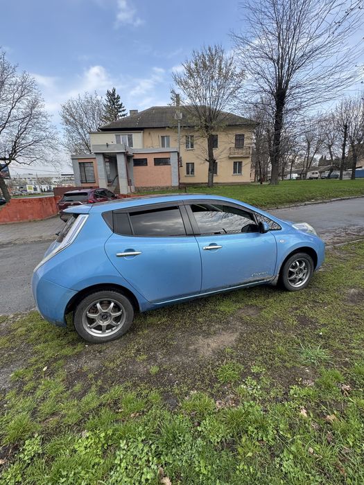 Nissan Leaf 40 kw  2011 Ниссан Лиф 40 киловат ,запас хода 250 км