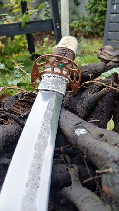 Ręcznie wykuty miecz Wakizashi. Japoński miecz. Knifemaking.