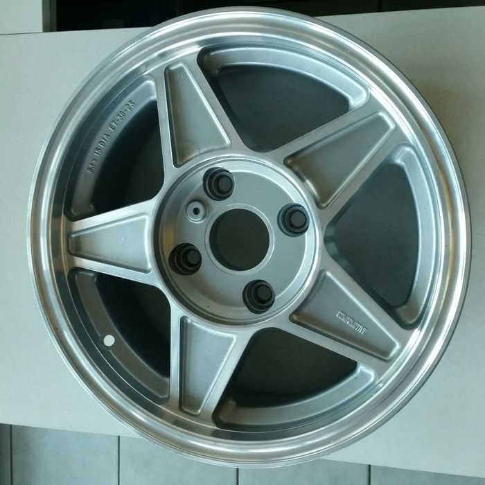 Nowe Compomotive FH1560 6X15 4X114.3 et25 replika felg Ferrari.