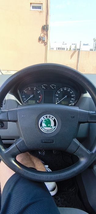 Skoda 2002 em bom estado