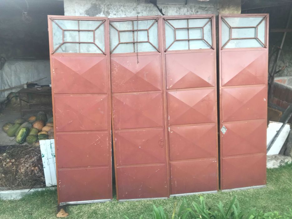 Vendo Portão Galvanizado