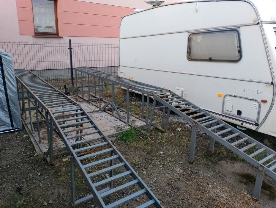 Najazdy samochodowe,podjazd ,rampa.