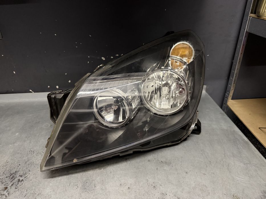 Lampa lewa przód Opel Astra H 04-14r. wersja Europa oryginał