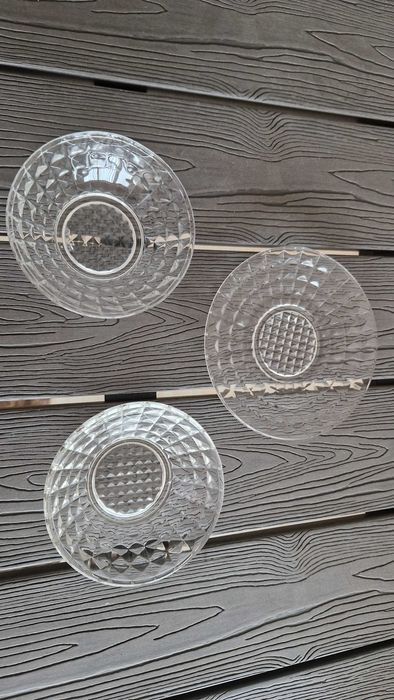 Conjunto 2 taças de vidro + 1 prato