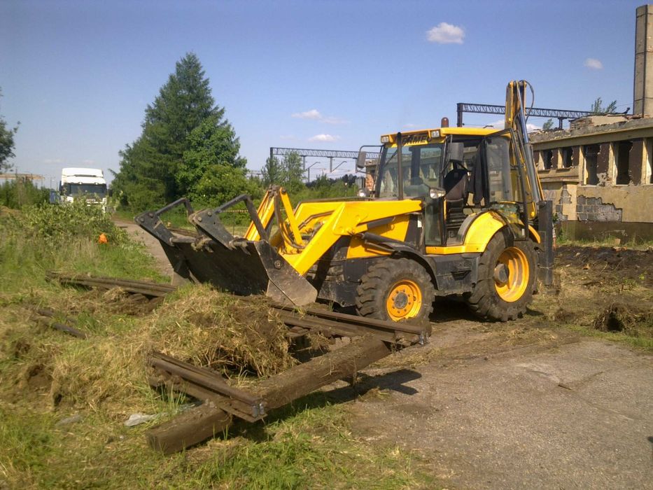 Usługi koparko-ładowarką ,koparką   Częstochowa,