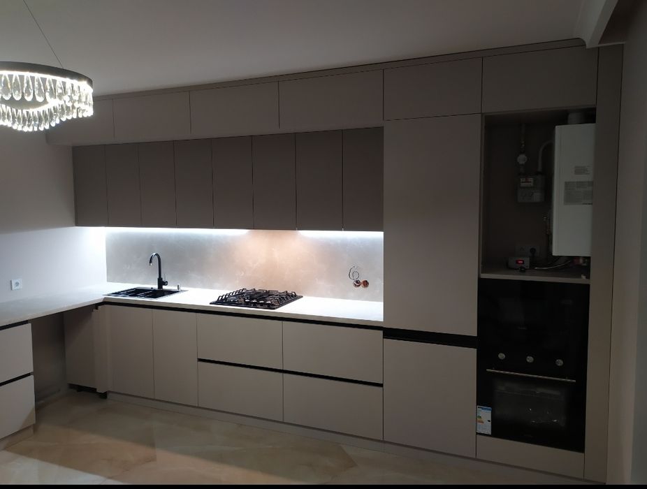 Кухні, шафи, комоди...