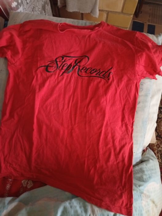 Sprzedam koszulkę step records koloru czerwonego