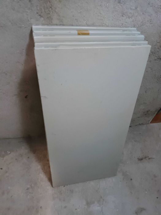 2 Estantes de encaixe para, arrumação diversa. 90 x 45 x 90 cm altura.