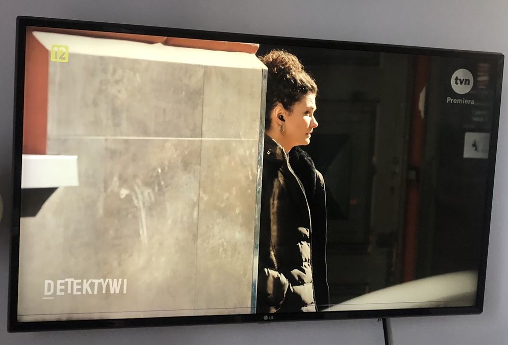 TV 43 UJ6307 - ZA