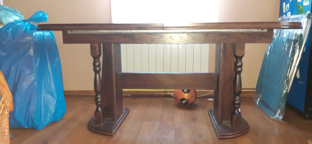 Stół drewniany, rozkładany, solidny i 5 krzeseł