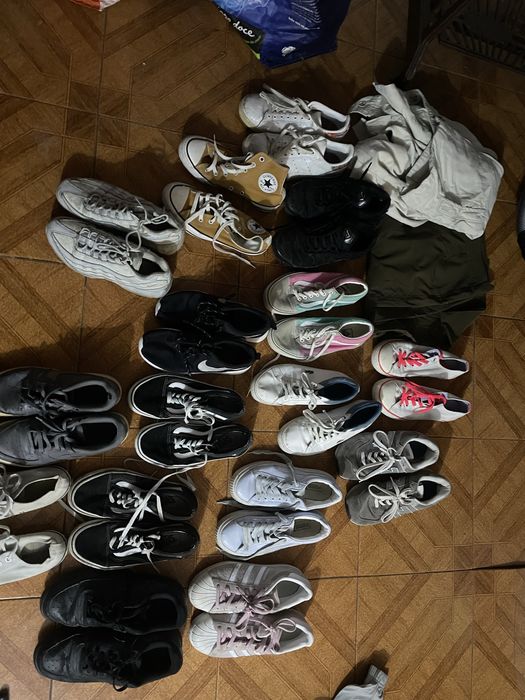 16 pares de sapatilhas 50€