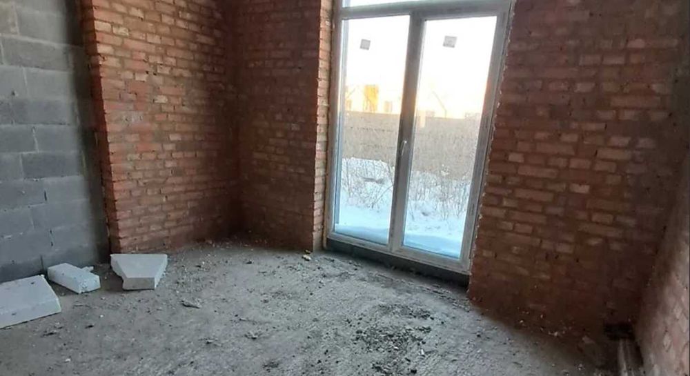 Продам гарний котедж з міськими комунікаціями