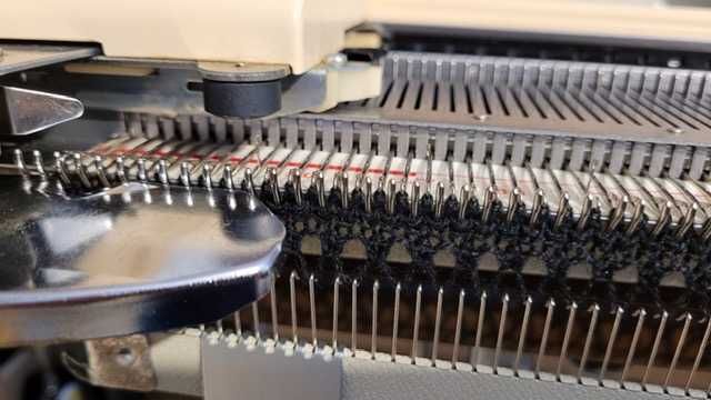 Вязальная машина Brother KН830 Верхняя фонтура