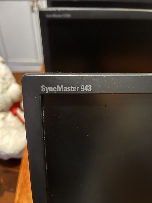 Монитор 19 LG, Samsung