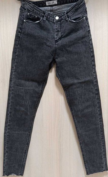 Продам женские джинсы