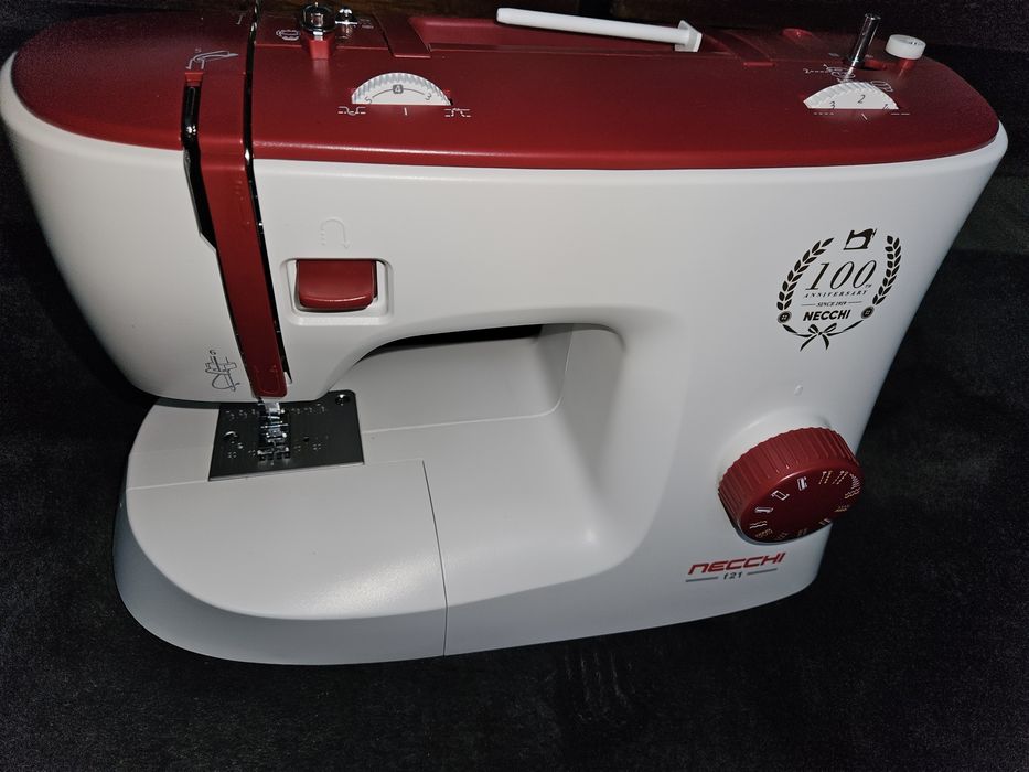 Новенька швейна машина Necchi F21