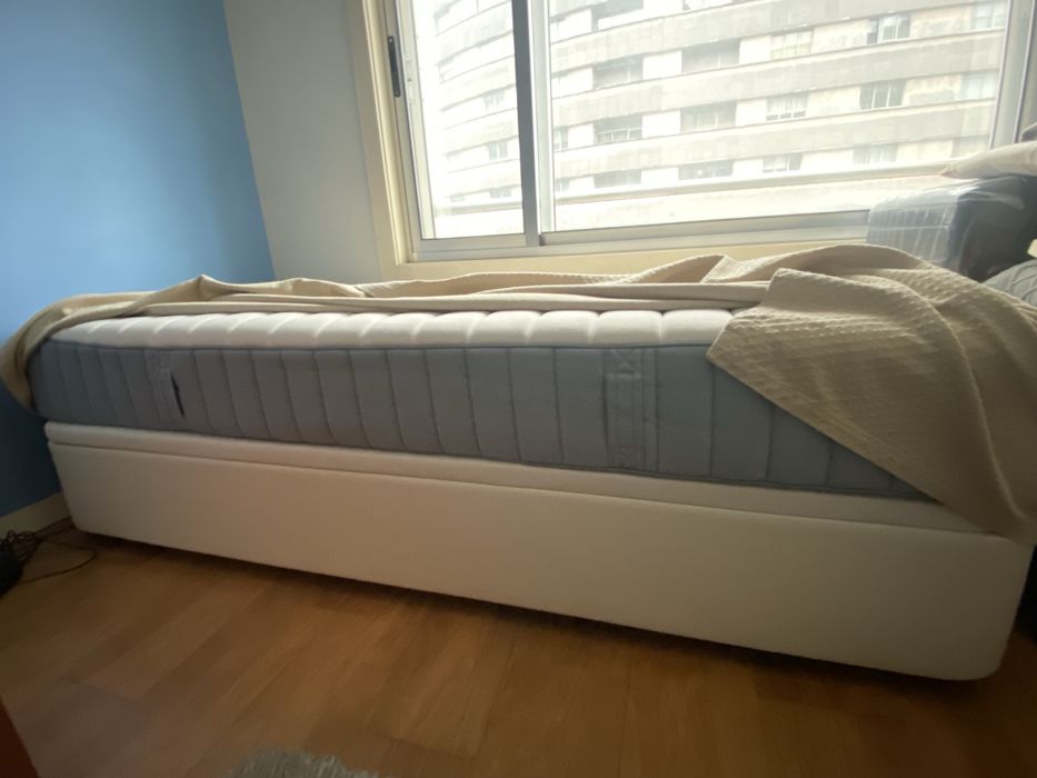 Sommier e colchao de solteiro do Ikea