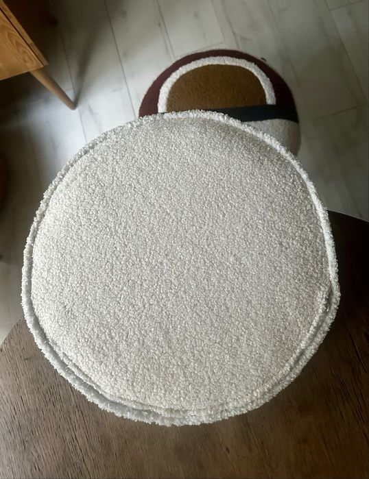 Podnóżek z lat 70. z poduszką - unikat po renowacji - bouclé