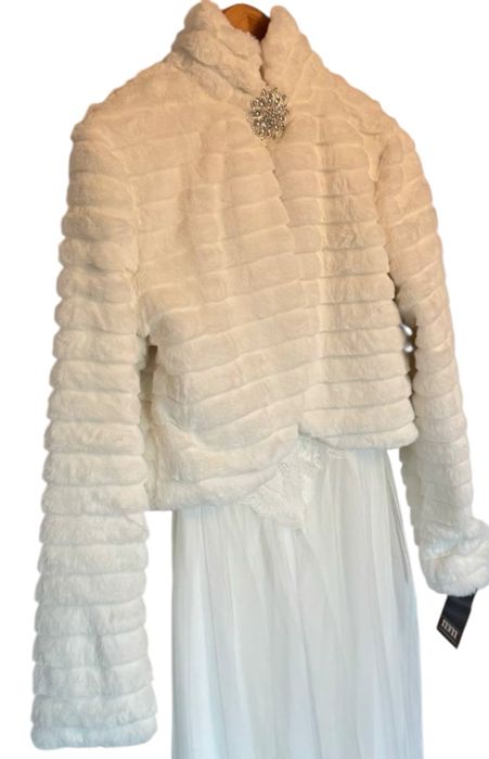 Śnieżnobiałe bolerko