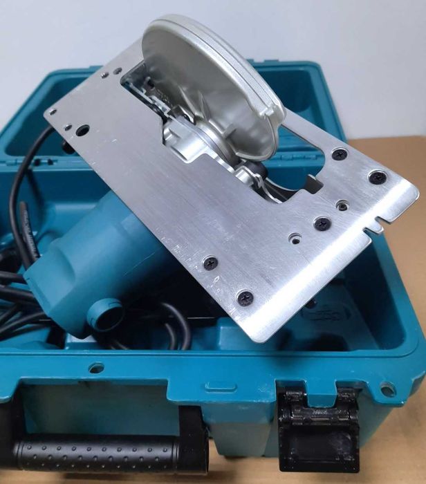 Пила дисковая Makita HS7601