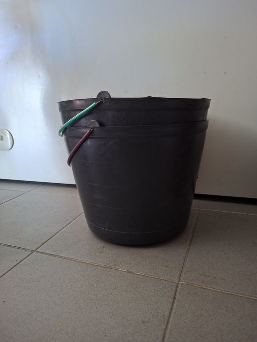 Balde sombrinhas. Reciclagem.etc.