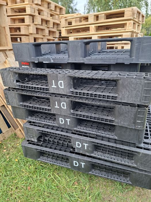 Sprzedam palety plastikowe i drewniane sklejkowe