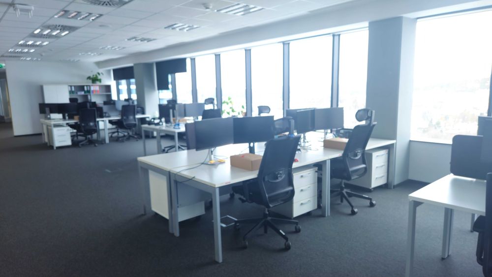 sprzedam biurka, fotele, kontenerki