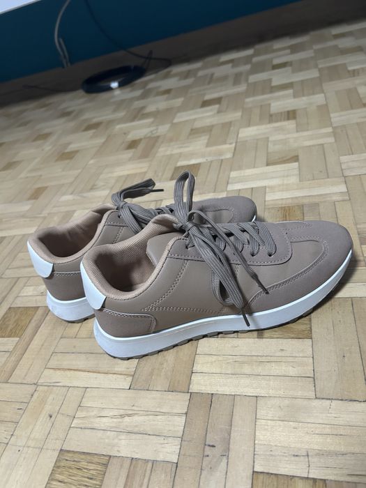 Damskie sportowe buty