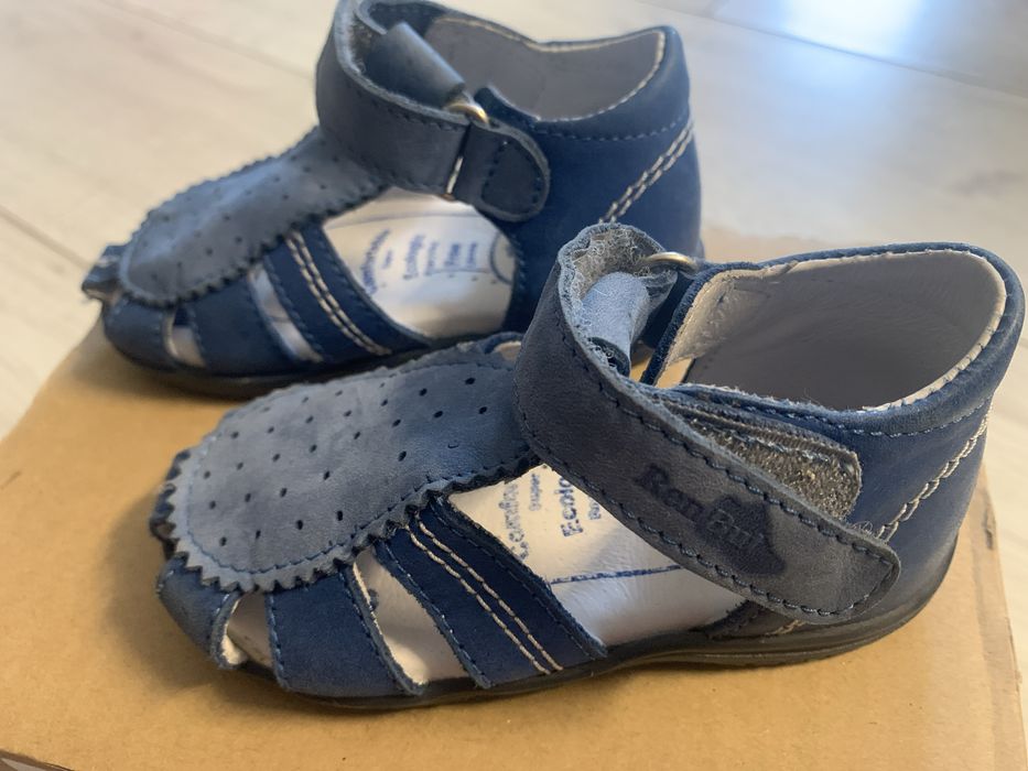 Niebieskie sandalki r 20