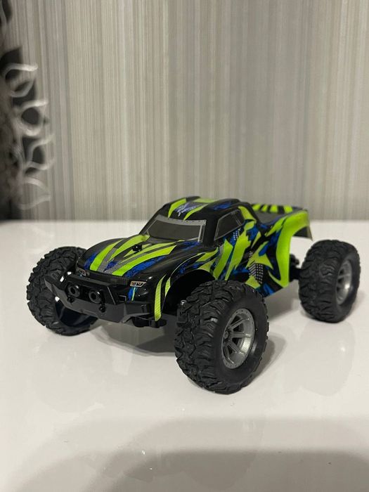 Машинка на пульту керування