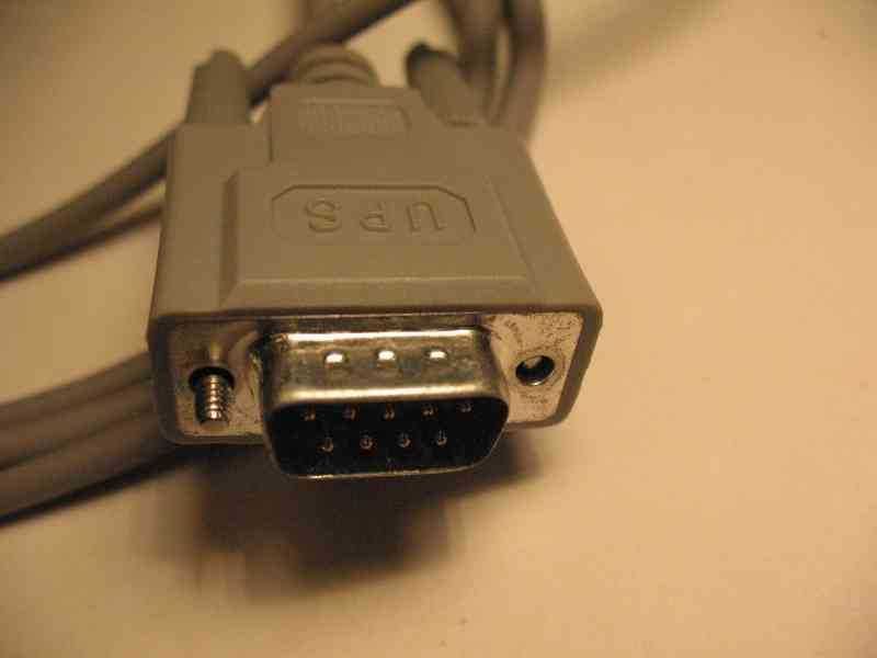 kabel komunikacyjny RS-232  typ 940 kreska 0095 A  do UPS APC