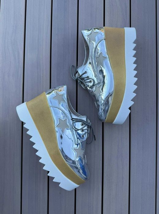 Srebrne Lakierowane Półbuty na Koturnie - rozmiar 40