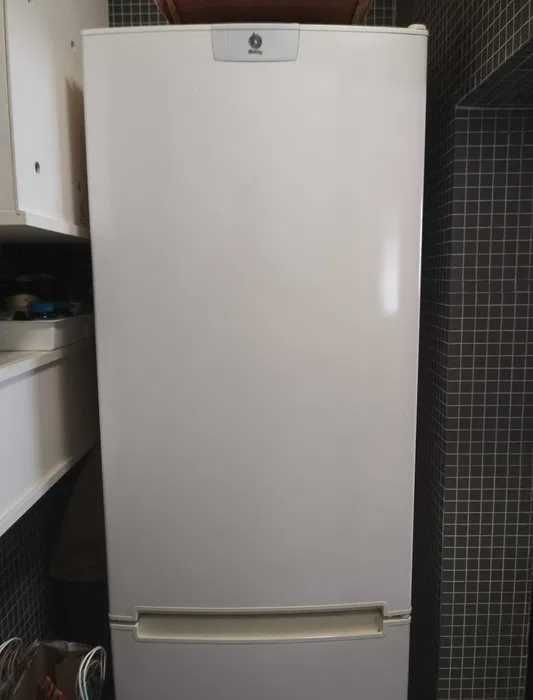 OFEREÇO a quem queira arranjar _ BALAY no-frost semi-funcional