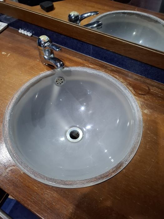 Lavatório em vidro
