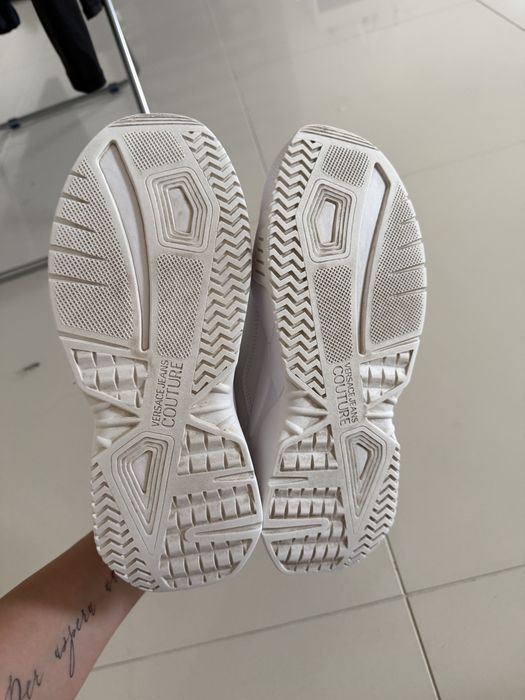 Versace Jeans Couture – sneakersy damskie, biało-złote