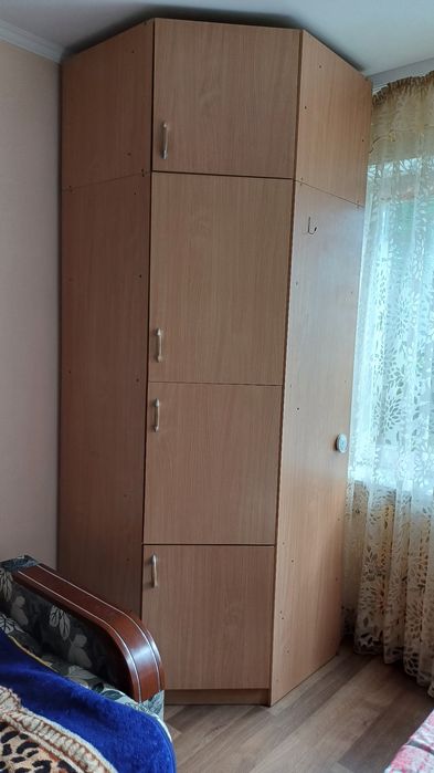 Шафа кутова під стелю бежева