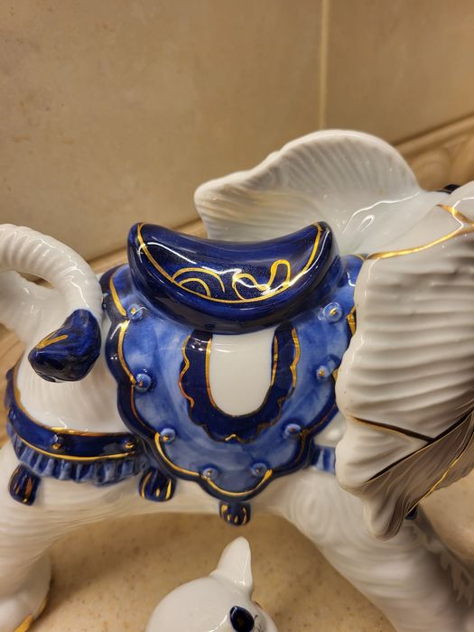 Статуэтки слон,фарфоровая девочка,свинка.