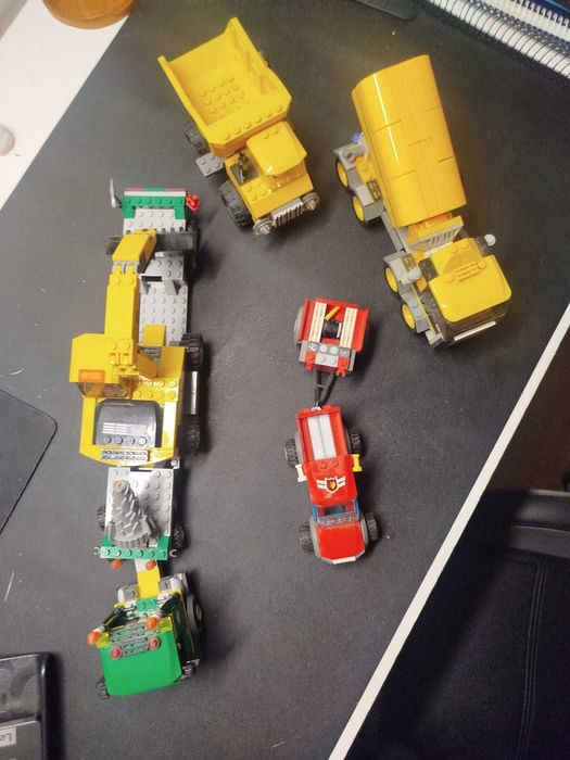 Lote LEGO City Obras e Camiões (4203, 7990, 7631, 7942)