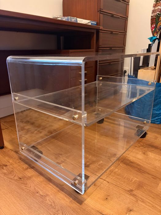 Mesa, porta-vistas em acrílico