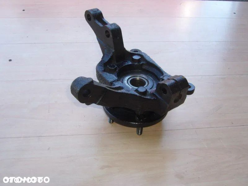 Piasta Zwrotnica Lewa 3,8 V6 Mitsubishi Endeavor