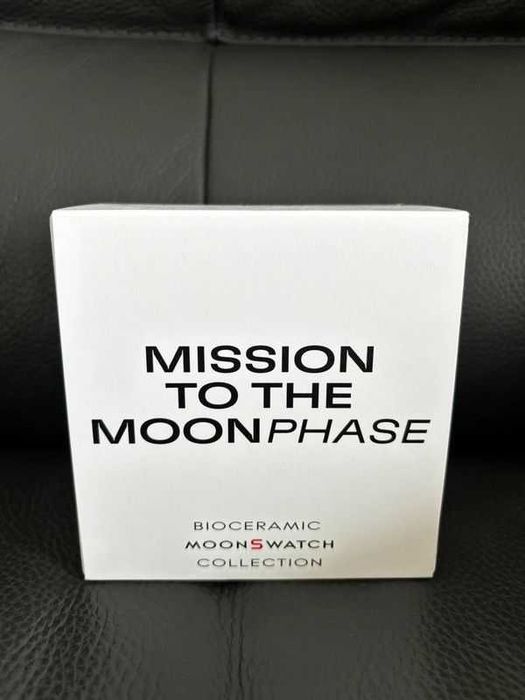 Montre Moonswatch SO33W700