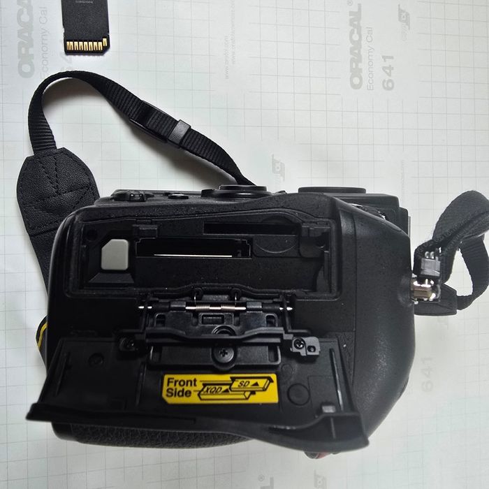 Aparat lustrzanka Nikon 850 body, bateria, ładowarka