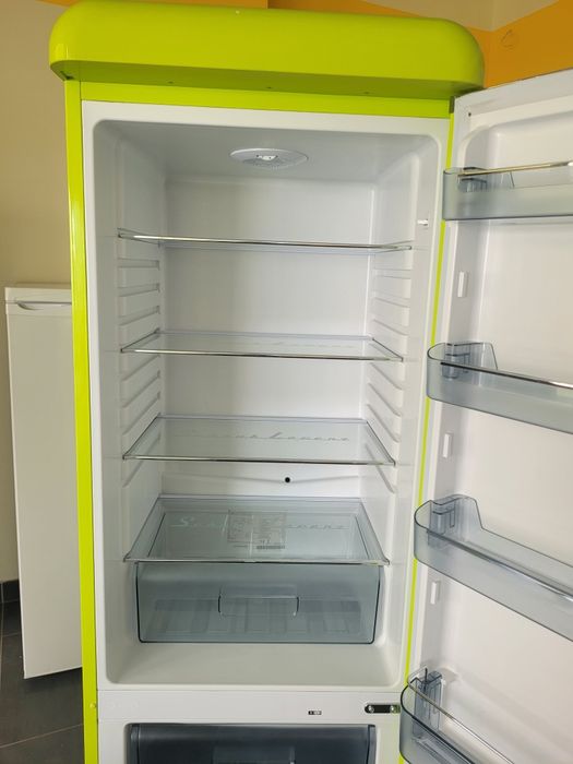 Sprzedam lodówkę firmy Schaub Lorenz z możliwością dostawy