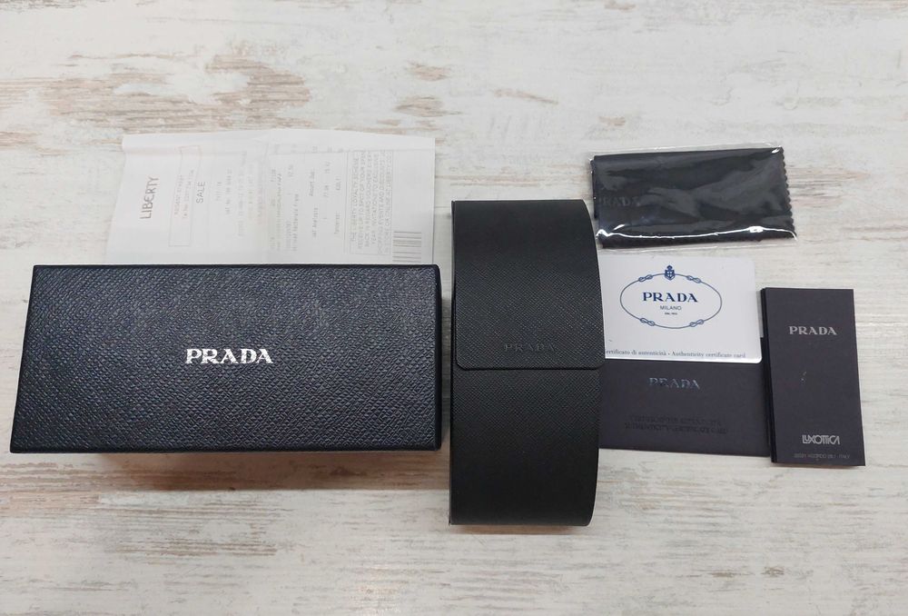 Жіночі окуляри Prada