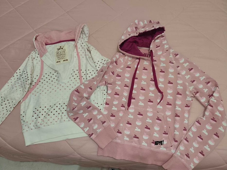 Selling a set of 2 T-shirts