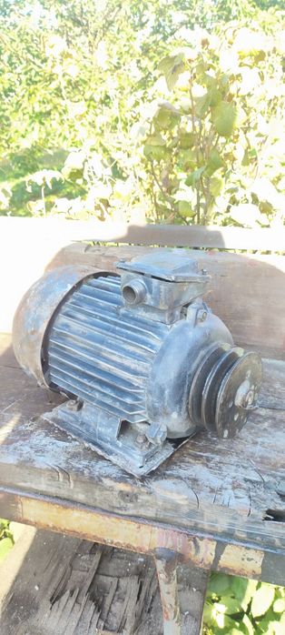 Продам  різні електродвигуни  0.8, 0.45, 2.2, 2.2, 0.125, 5.5